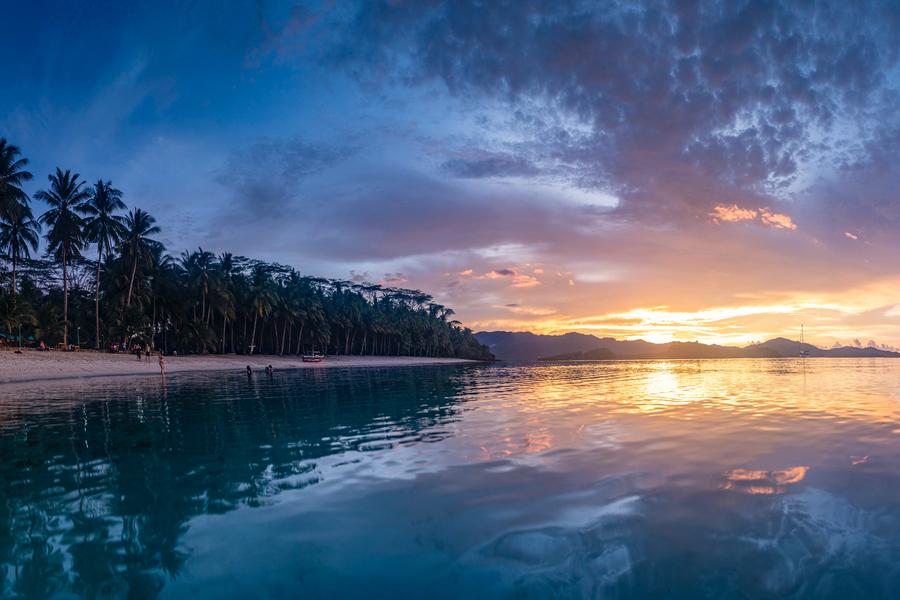 White-sand beaches, kaleidoscopic coral reefs, delicious food, and history galore — the Philippines really has got it all